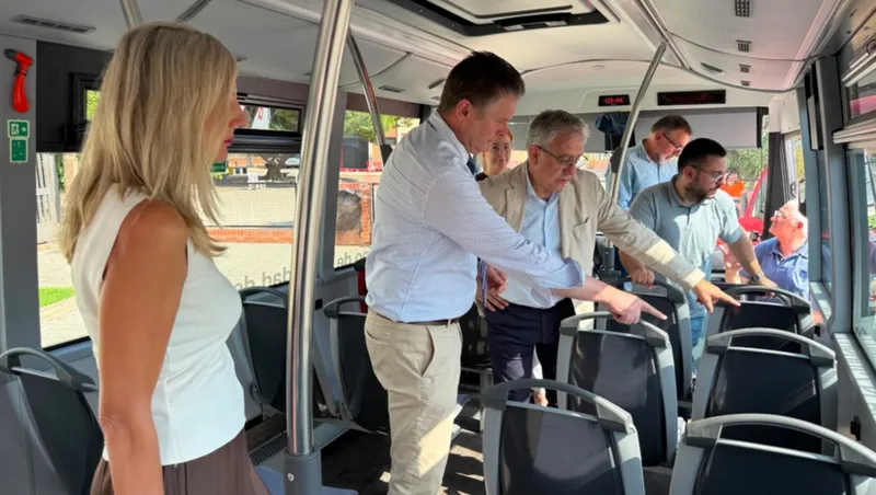 Fraga estrena dos autobuses urbanos accesibles y de bajas emisiones
