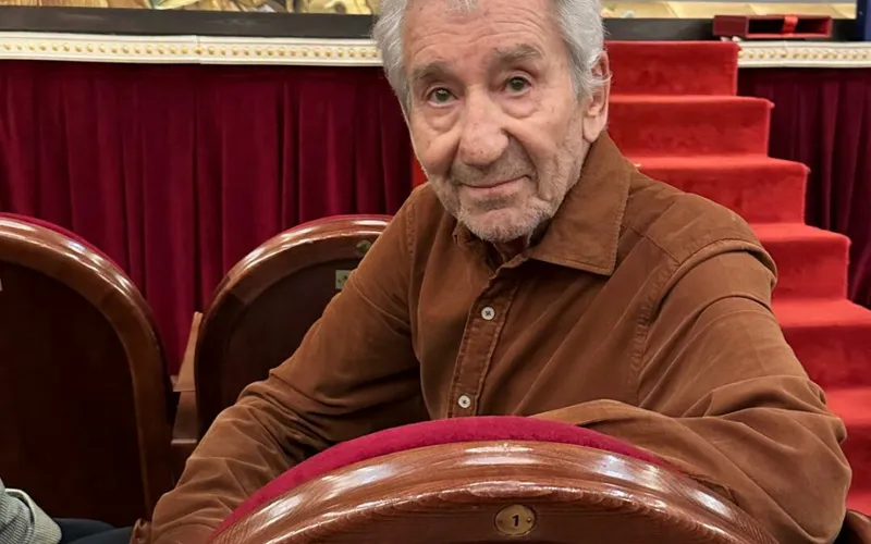 Villena rinde homenaje a José Sacristán nombrando una butaca del Teatro Chapí en su honor