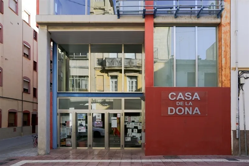 Mislata centraliza servicios para la mujer y el colectivo LGTBI en la Casa de la Dona
