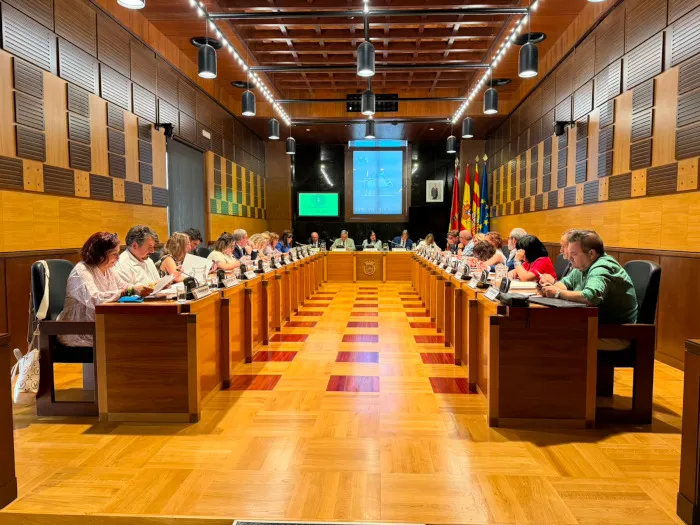 El Pleno de Huesca aprueba cinco propuestas sobre infraestructuras, vivienda y sector aeronáutico