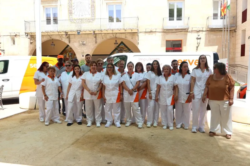 Novelda presenta su nuevo servicio de limpieza para colegios y edificios municipales