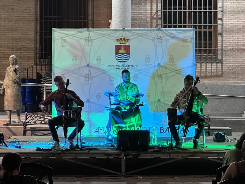 Bargas celebra el verano con música y ambiente festivo tras la victoria de España