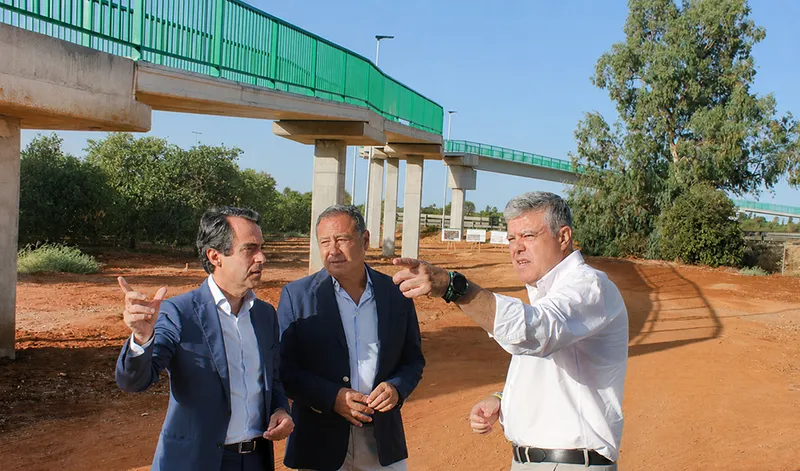 La Junta de Andalucía finaliza la pasarela ciclopeatonal de Mairena del Alcor