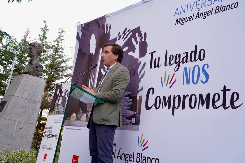 Alcalde de Madrid homenajea a Miguel Ángel Blanco y anuncia centro juvenil en su memoria