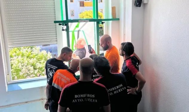 Huelva prueba un tobogán helicoidal para evacuaciones masivas en edificios