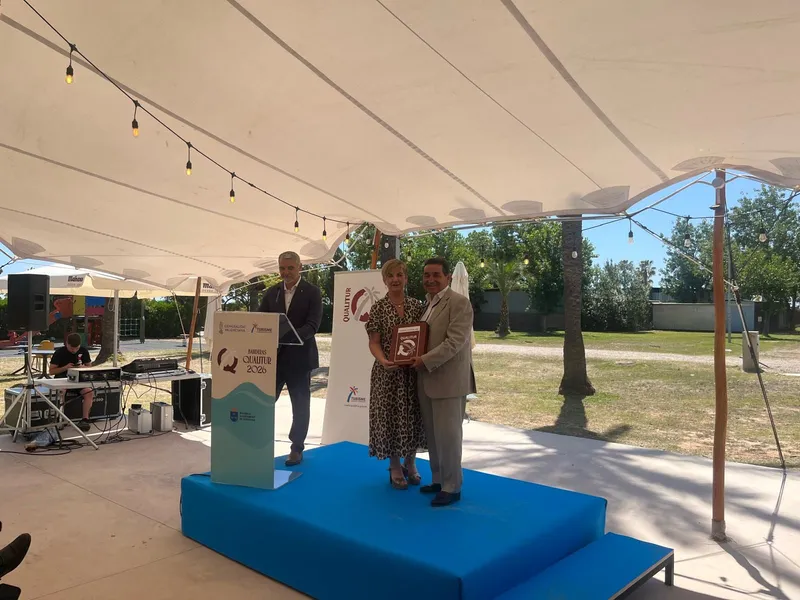 Orihuela Costa reafirma su calidad turística con cinco banderas Qualitur
