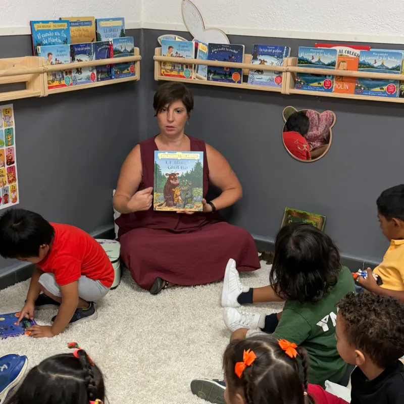 Grupo Anaya acerca la lectura a niños vulnerables con donación de libros