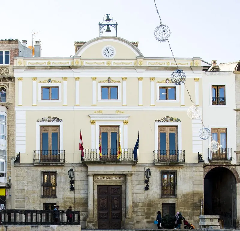 La Casa Consistorial de Caspe: Historia y Arquitectura Neoclásica