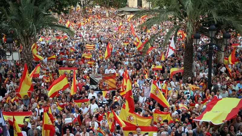 Valencia acoge una masiva concentración de apoyo a Ceuta con más de 50.000 asistentes