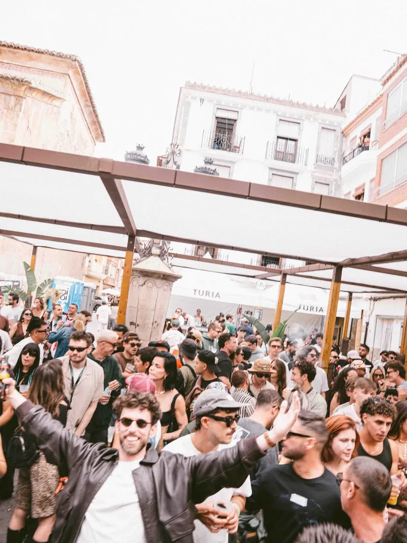 Montanejos atrae a 2.500 fans de música electrónica en el festival Días de Campo