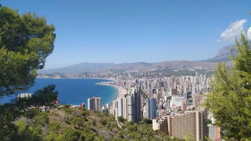 Benidorm honra su historia con la nueva avenida 'L'Horta' y las rotondas '8 de maig' y '16 de març'