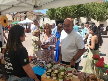 Torreiglesias celebra su primera Feria de las Flores con gran afluencia de público