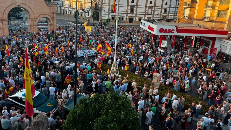 Miles de personas se congregan en Antequera en apoyo a Ceuta