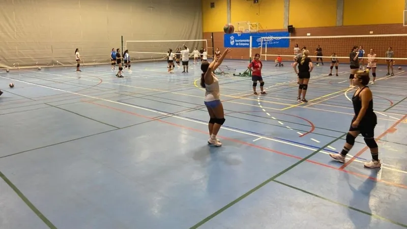 Estepona lanza su temporada deportiva con 2.200 plazas cubiertas y actividades hasta junio de 2027