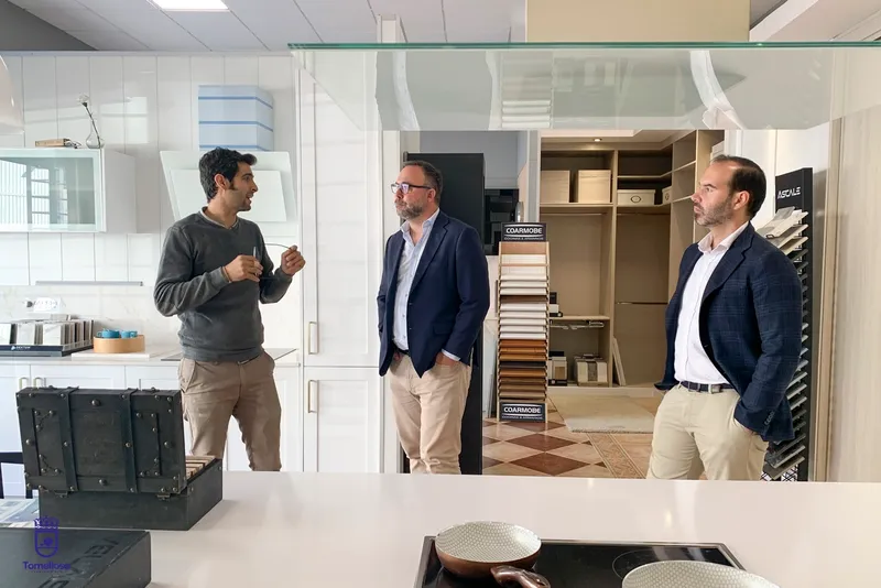 El alcalde de Tomelloso visita Coarmobe y apoya su expansión