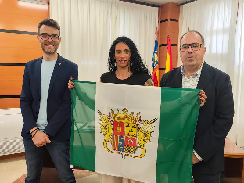 El alcalde de Novelda recibe a Gloria Martínez, campeona mundial de Fitness Model Over 40