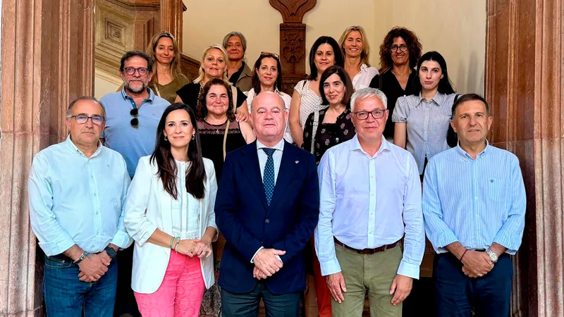 Antequera recibe a técnicos de turismo de la Costa Dorada para mostrar su éxito internacional