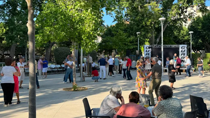 El Parque Miguel Servet de Huesca revive el 'Jardín de Verano' con música y baile