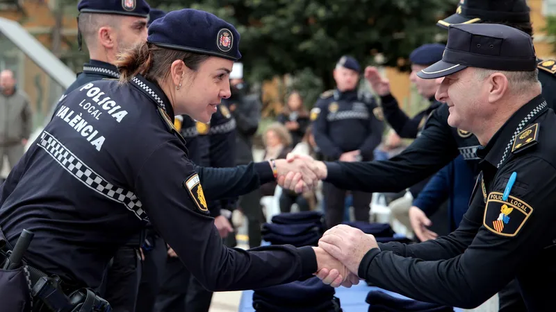 València convoca 100 plazas de Policía Local para reforzar la seguridad ciudadana