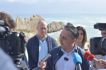 Piélagos invierte 50.000 euros en el acceso a La Arnía ante la pasividad del Gobierno central