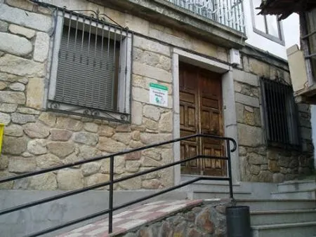 Gargantilla presenta sus instalaciones municipales: biblioteca, piscina y salón cultural