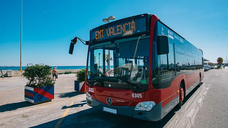 EMT València amplía su servicio de autobuses a las playas con más de 13 millones de plazas este verano
