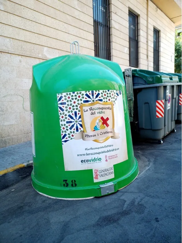 Cocentaina impulsa el reciclaje de vidrio durante las fiestas de Moros y Cristianos