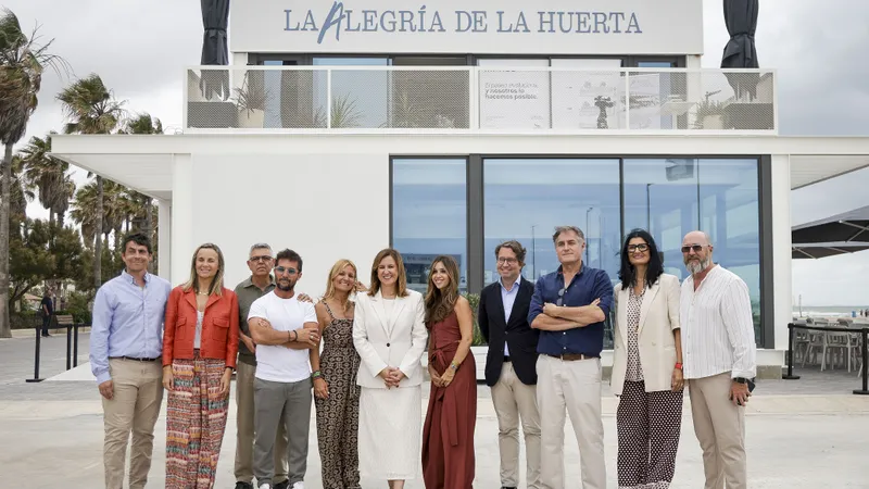 València renueva su fachada marítima con la modernización de restaurantes en la Malva-rosa