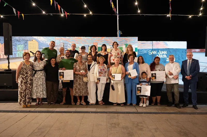 La Familia Barrios triunfa en el Concurso de Postres Eligia Torres de Araya con "Pasión dorada"