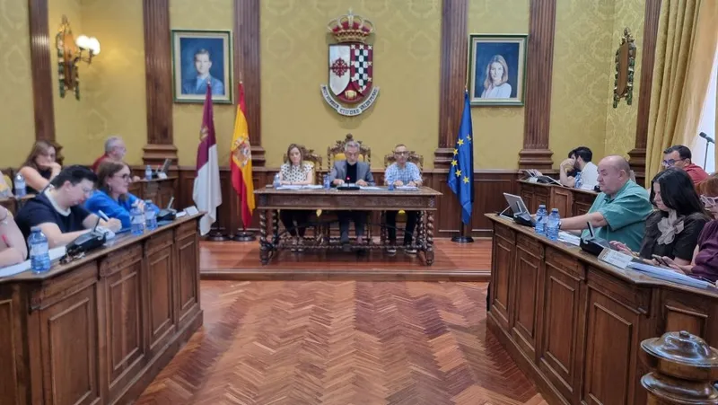 Oposición tumba bonificaciones de basura para familias en Valdepeñas; se aprueba bajada del IBI