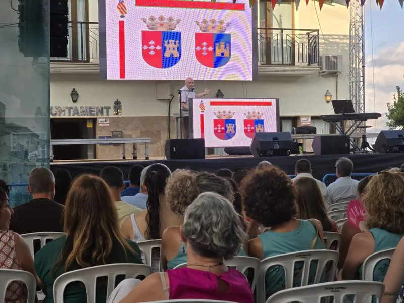 Confrides celebra sus fiestas con la puesta en valor de su escudo heráldico
