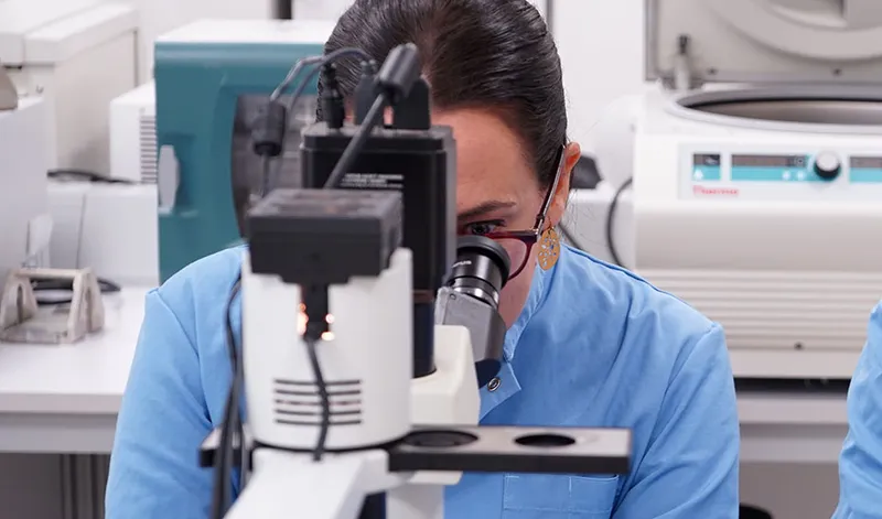 Desarrollan 'tijeras moleculares' para inactivar el VIH en laboratorio
