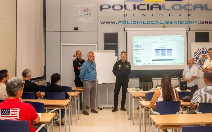 Benidorm forma a su Policía Local en acústica ambiental para mejorar la actuación contra el ruido