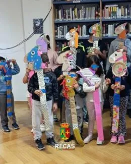Recas celebra el Día de las Familias con un taller en la biblioteca