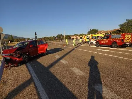 Bomberos de la Diputación rescatan a un conductor tras un accidente en la N-110 en Prádena