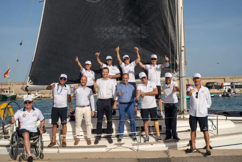 Benalmádena impulsa la vela inclusiva con el Equipo Nacional en su Puerto Deportivo