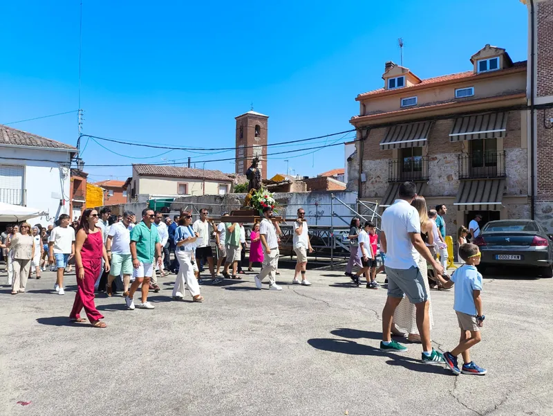 Ana Guarinos asiste a las fiestas patronales de San Roque en Iriépal