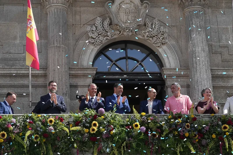 El presidente de la Diputación de Pontevedra inaugura las Festas da Peregrina