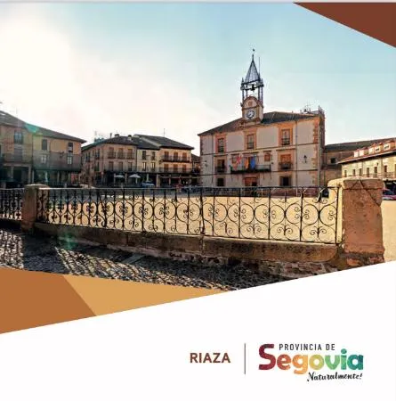 Riaza presenta su folleto turístico y guías de senderismo para descubrir la comarca