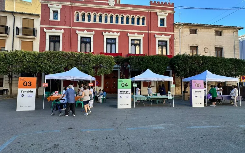 Villena celebra con éxito la II Feria de Farmacias, reuniendo a más de 600 ciudadanos