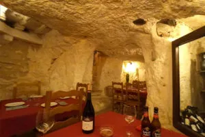 Mesón Gandía: Saborea la brasa en una cueva medieval de Bocairent