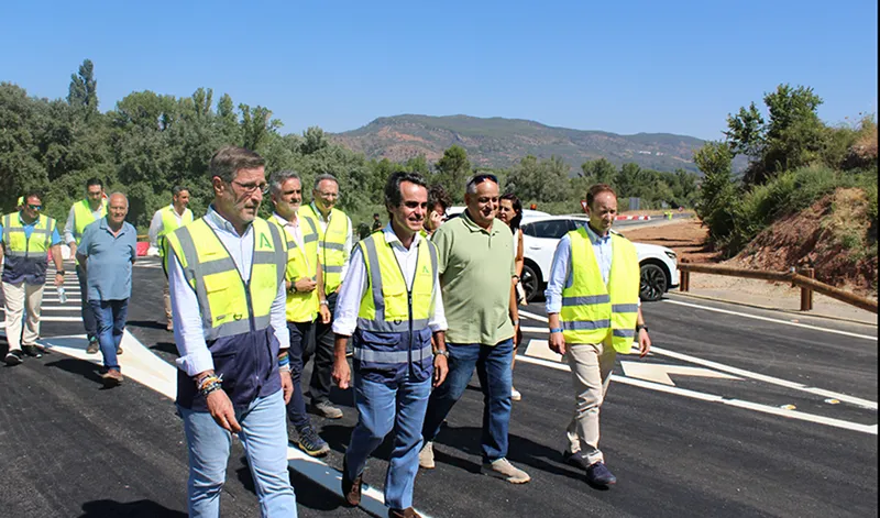 La Junta de Andalucía inaugura el puente del Aguadero en Jaén, mejorando la seguridad vial de la Sierra de Segura
