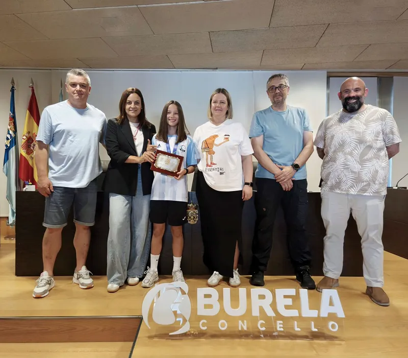 Burela homenajea a Valeria Eijo, campeona de España de fútbol sala Sub-12