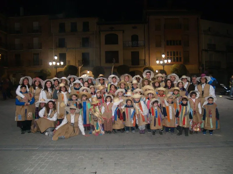 El Grupo de Danza Makaia de Falces celebra su legado folclórico