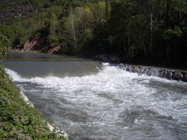 Incremento del caudal del río Ésera por apertura de la presa Linsoles