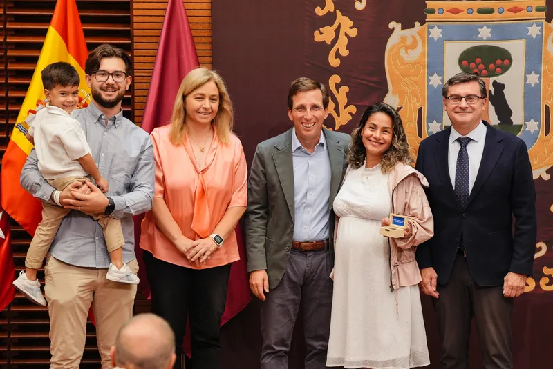 Alcalde de Madrid entrega la vivienda asequible número 5.000 en El Cañaveral