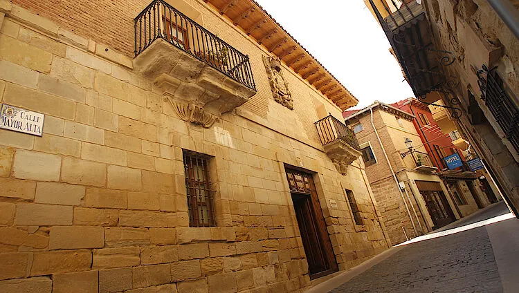 Navarrete conmemora 25 años de la restauración de su Casa Consistorial