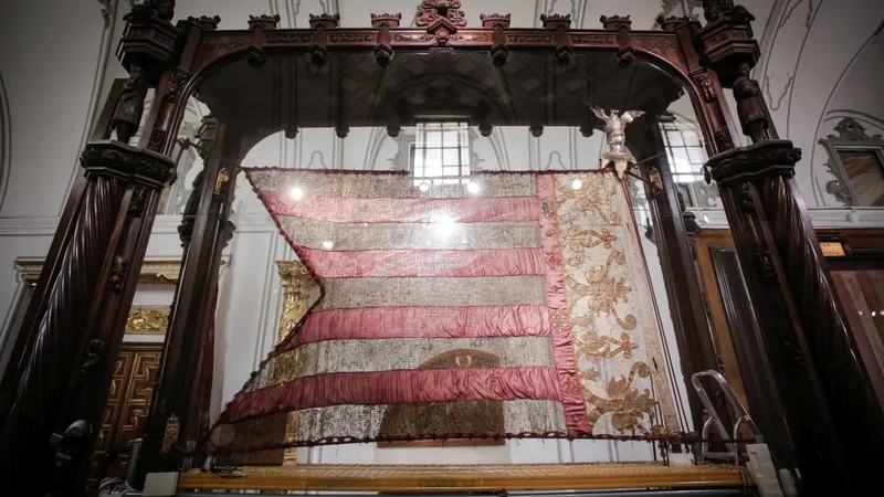 València encarga una nueva réplica de la Senyera por 178.000 euros para el centenario de 2028