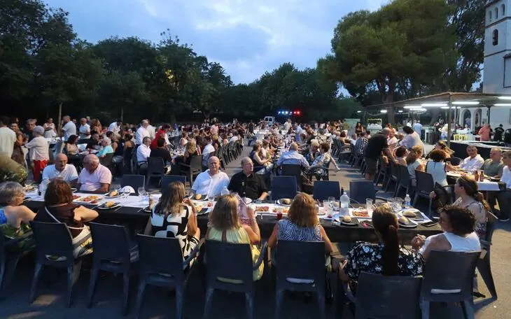 Benidorm celebra el 'Sopar d’Estiu del Roser' para recaudar fondos para las fiestas de octubre