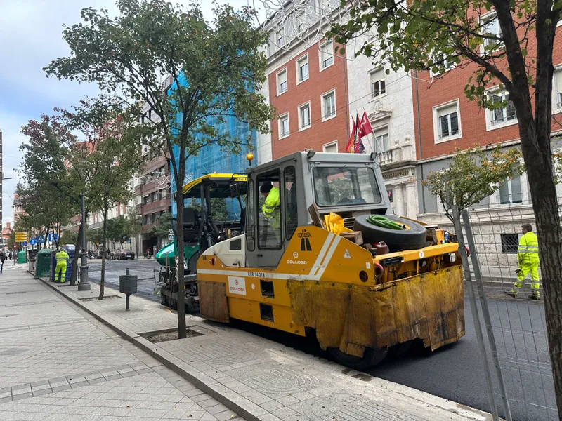 Valladolid renueva el asfalto de sus principales avenidas durante agosto con trabajos nocturnos